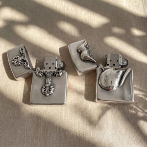 Caja de Cigarrillos Clásica de Aluminio Plateado con Diseño en Relieve de Flor de Lis, Duradera para Uso Doméstico - Product Image 6
