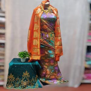 Tela de Terciopelo Maqbal Dirac de Tradición Atemporal con Patrones Jacquard y Lisos, Material Ecológico y Transpirable para Vestidos de Mujer - Product Image 1