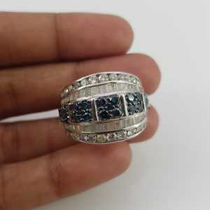 Anillo de Compromiso y Boda con Diamantes Naturales Blancos y Azules de Corte Redondo y Baguette de 2.74 Ct para Mujer, Plata de Ley 925, Venta al Por Mayor - Product Image 5