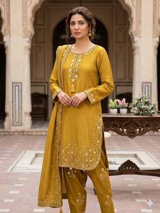 Conjunto de traje Salwar Chinon Farshi premium con bordado de lentejuelas pesadas - Product Image 1