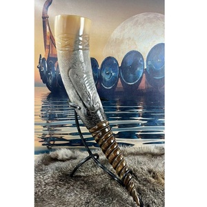 Cuerno de Buey Natural Ecológico para Beber, Estilo Vikingo con Diseño Religioso/Animal y Soporte de Cuero - Product Image 1