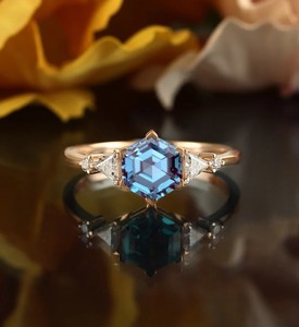 Bague de fiançailles en alexandrite taille hexagonale, argent sterling 925, pierre précieuse à changement de couleur, bijoux vintage de luxe pour mariage et soirée - Product Image 2