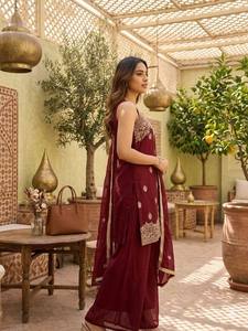Ensemble Kurti Palazzo brodé Premium Rangoli Crush avec Dupatta à sequins épais |   Vêtements ethniques de créateurs pour femmes - Product Image 2