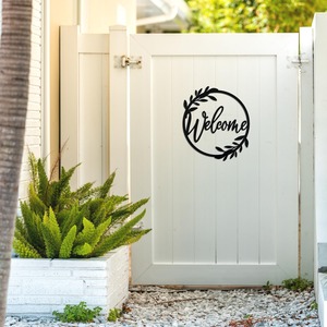 Letrero de Bienvenida Moderno de Metal Negro, Corona Elegante con Escritura Cursiva, Placa Circular con Hojas, Decoración Minimalista para Colgar en la Puerta Principal o en la Pared - Product Image 3