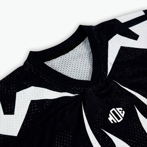 เสื้อเจอร์ซีย์อเมริกันฟุตบอลคอวีผ้าตาข่ายทรงโอเวอร์ไซส์ สไตล์สตรีท พิมพ์ลายกราฟิก เสื้อผ้ากีฬาสีดำ ระบายอากาศได้ดี ผลิตโดยโรงงาน OEM - Product Image 5