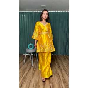 Ensemble élégant jaune pour femme FB, haut et bas pour soirée, avec travail de fil et de sequins, taille M - Product Image 2