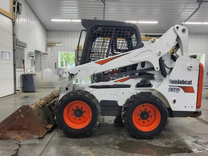 Cargadora Compacta S570 2018 con Cabina Cerrada, Máquina de Construcción de Alto Rendimiento, Caja de Cambios con Capacidad de Carga Nominal de 200 Toneladas - Product Image 3
