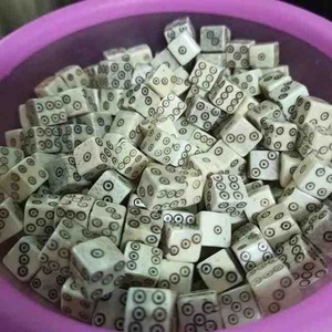 Dados de Cuerno de Búfalo Hechos a Mano, Cubos de Juego de Hueso Natural Pulido de Seis Caras, Accesorios para Juegos de Mesa RPG - Product Image 1