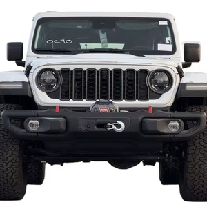 Nuevo Levin Sedán 2024 Blanco con Interior de Cuero Claro, Motor Turbo R21 de 4.1-6L V4 de Gasolina, Transmisión Automática, Euro VI, Techo Panorámico - Product Image 1