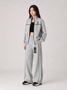 Conjunto Deportivo Elegante para Mujer con Material Suave y Ajuste Flexible, Ideal para Gimnasio, Running, Yoga y Actividades Casuales - Product Image 6