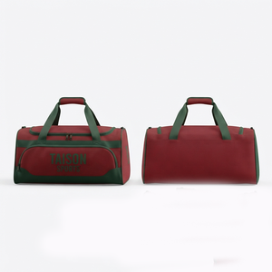 Bolsa de Fútbol Americano de Poliéster 600D Premium de 320 GSM, Panel en Contraste Rojo y Verde, Logotipo Personalizado con Serigrafía y Bordado - Product Image 1