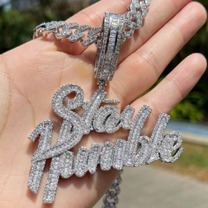 Colgante Stay Humble con diamantes cultivados en laboratorio, corte baguette, estilo rapero, hip hop, regalo para él. - Product Image 1
