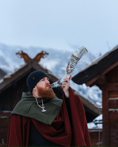 Authentique Corne à boire en corne de bœuf de qualité supérieure, polie, toucher réel, style animal, pièce de décoration pour événements historiques - Product Image 1