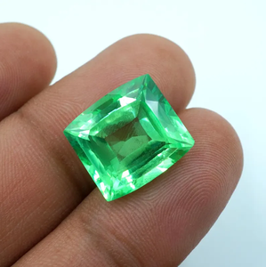 Saphir vert cultivé en laboratoire : 18,60 carats, taille coussin, 15x14x8MM - Product Image 1