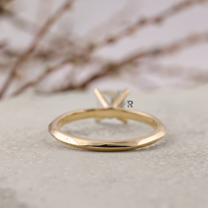 Anillo de Compromiso Solitario con Diamante Cultivado en Laboratorio en Forma de Princesa Alika, Certificado IGI, Claridad VS1, Color E, Oro Blanco de 14K/18K, Platino - Product Image 4
