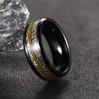 Bague de mariage classique pour homme en tungstène noir facetté, triple incrustation météorite et fil d'or, largeur 8mm, vente en gros