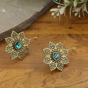 Boucles d'oreilles en laiton Mandala Fleur, faites à la main, filigrane, avec centre en coquille d'ormeau, à crochet, bijoux tribaux bohèmes Jaipur - Product Image 5