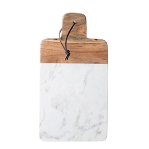 Planche à découper élégante en marbre et bois, alliant la fraîcheur de la pierre naturelle et le bois robuste pour une découpe précise et un service optimal. - Product Image 4