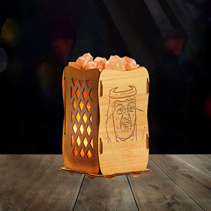 Lámpara de Sal del Himalaya Orgánica con Base de Madera, Cesta de Flores y Animales Tallados, Caja de Luz Nocturna de Cristal de Roca, Artesanía Natural Hecha a Mano - Product Image 3