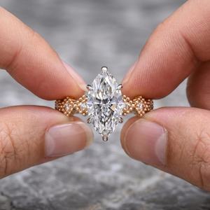 Bague de fiançailles en moissanite taille marquise 1,5 carat, bague vintage à motif floral bulle, bague de mariage en or bicolore avec grappe de fleurs - Product Image 4