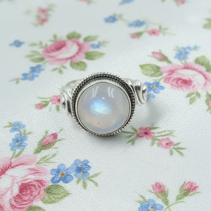 แหวนเงินแท้ 925 ทำมือ ประดับมูนสโตนทรงกลมแบบคาโบชอง สไตล์โบฮีเมียน วินเทจ เครื่องประดับสำหรับผู้หญิง ของขวัญสำหรับผู้หญิง ผู้ชาย และพี่สาว - Product Image 6