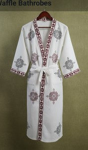 Peignoir en coton gaufré avec imprimé bloc, léger et absorbant rapidement l'eau, peignoir kimono élégant pour femme en coton imprimé à la main - Product Image 3