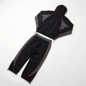 Conjunto de Chándal Cortavientos con Capucha Personalizado |   Chaqueta Deportiva Ligera y Pantalones para Correr |   Fabricante de Ropa Deportiva y Streetwear OEM - Product Image 2