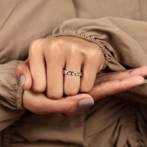 Anillo de oro macizo de 14K con banda ovalada verde de diamantes cultivados en laboratorio, corte ovalado, sin conflictos, para mujer - Product Image 6