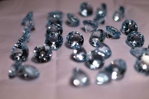 Venta al por mayor de topacio azul natural de alta calidad con corte de diamante, piedra preciosa suelta de 7 mm, certificada para joyería femenina. - Product Image 1