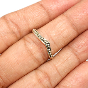 แหวนเงินแท้ 925 สไตล์โบฮีเมียนคริสเตียน รุ่นมิดิ ดีไซน์เรียบหรู จาก Shri Ashapura Jewels เหมาะสำหรับงานแต่งงานและวันครบรอบ - Product Image 3