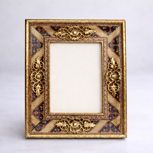 Cadre photo vintage en laiton décoratif floral, fait main, finition antique polie, luxe, décoration de table, cadeau pour la maison - Product Image 3