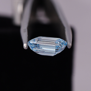 Diamant de laboratoire IGI certifié, taille émeraude, bleu vif fantaisie, 5 carats, qualité VS1 VVS2, pour joaillerie fine - Product Image 5