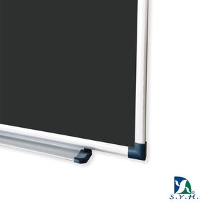 Pizarra Personalizable SYH con Marco de Aluminio Plateado y Superficie Magnética/Escritable (Opciones en Negro/Verde) - Product Image 4