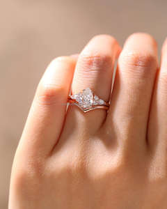 Bijoux de luxe en or 18 carats avec diamants | Bagues, colliers et boucles d'oreilles en or fin personnalisé | Diamants naturels certifiés - Product Image 1