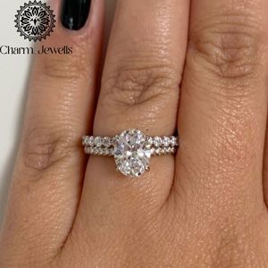 Bague de fiançailles classique pour femme en moissanite taille coussin, en argent sterling et plaqué or, sertie à griffes, avec pavé - Product Image 4