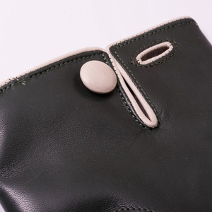 Guantes de piel de oveja verde oscuro para mujer Ikhlas Sports, suaves, cálidos, forrados, elegantes, con botón en la muñeca, para invierno, con detección de agujas y pantalla táctil - Product Image 3