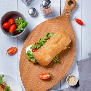 Tabla de cortar de madera premium con un patrón natural de madera de acacia, perfecta para cocinas modernas y preparación de alimentos gourmet. - Product Image 4