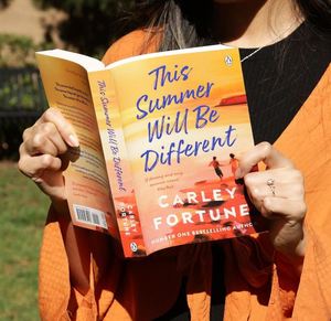 Este <span class=keywords><strong>verano</strong></span> será diferente, libro <span class=keywords><strong>en</strong></span> formato de bolsillo de Carley Fortune, la nueva novela grandiosamente romántica - Product Image 1