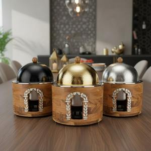 ถาดอุ่นอาหารทรงกลมฐานไม้หรูหรา ฝาปิดสีทองลายตอก พร้อมเครื่องอุ่นอาหารสแตนเลส สำหรับบุฟเฟ่ต์ระดับพรีเมียมและการจัดเลี้ยงที่บ้าน - Product Image 6