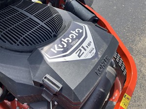 Tondeuse à gazon industrielle Z231 2022 avec hydraulique avancée, moteur Kawasaki 2 temps de 21,5 CV, plateau de coupe de 42 pouces - Product Image 4