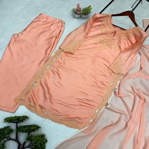 Conjunto de Pantalón y Blusa de Seda Romana Elegante VASTRA COTTAGE con Bordado Completo y Dupatta de Georgette, Ropa Étnica Festiva para Mujer - Product Image 6