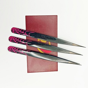 Pinzas para Extensión de Pestañas de Acero Inoxidable de Marca Privada Revamp International, Antiestáticas, Diseño de Red con Brillo Plateado y Negro - Product Image 5