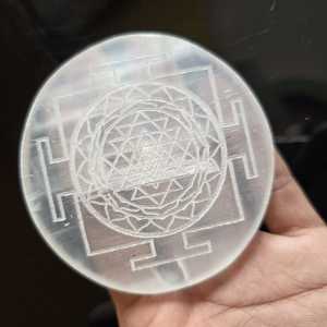 Plaque de Recharge en Cristal de Sélénite Naturelle Gravée Sri Yantra 3 Pouces Géométrie Sacrée Feng Shui REIKI Décoration Spirituelle Vente en Gros - Product Image 5