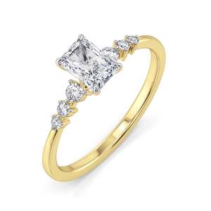 Bague en argent avec moissanite taille radiant, plaquée or, sertie de plusieurs pierres latérales et bande élégante pour femme - Product Image 2
