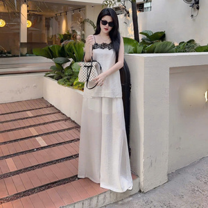Ensemble deux pièces décontracté et sexy pour femme, en coton écologique, lavable, confortable, tendance, emballage personnalisé, fabriqué au Vietnam - Product Image 1