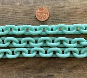 Art en résine décoratif. Nouvelle conception colorée de maillons de chaîne en résine, grandes et petites tailles disponibles, et personnalisation du logo par RNC. - Product Image 6