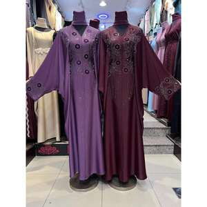 Abaya élégante pour femmes avec des détails perlés faits à la main, vêtements islamiques modestes pour un usage quotidien, prière, Ramadan et occasions spéciales - Product Image 2