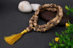 มาลาทูลซีธรรมชาติ งานแฮนด์เมดสไตล์ป๊อปอาร์ตแบบดั้งเดิม สำหรับการทำสมาธิและใช้บนโต๊ะ ตกแต่งบ้านในเทศกาลดีวาลี - Product Image 3