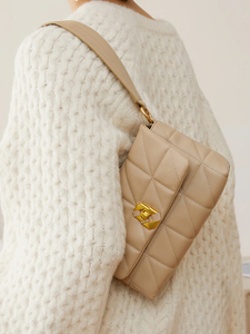 Sac à bandoulière matelassé en cuir élégant pour femme, haute qualité, vente en gros, logo personnalisé OEM avec sangle et poches intérieures - Product Image 4