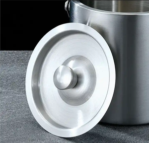 ถังน้ำแข็งโลหะสีเงินทันสมัยแบบมีฝาปิดและหูหิ้ว ถังน้ำแข็งพรีเมียมแบบเก็บความเย็นและอุปกรณ์ตกแต่งบ้าน ราคาถูกที่สุด - Product Image 4